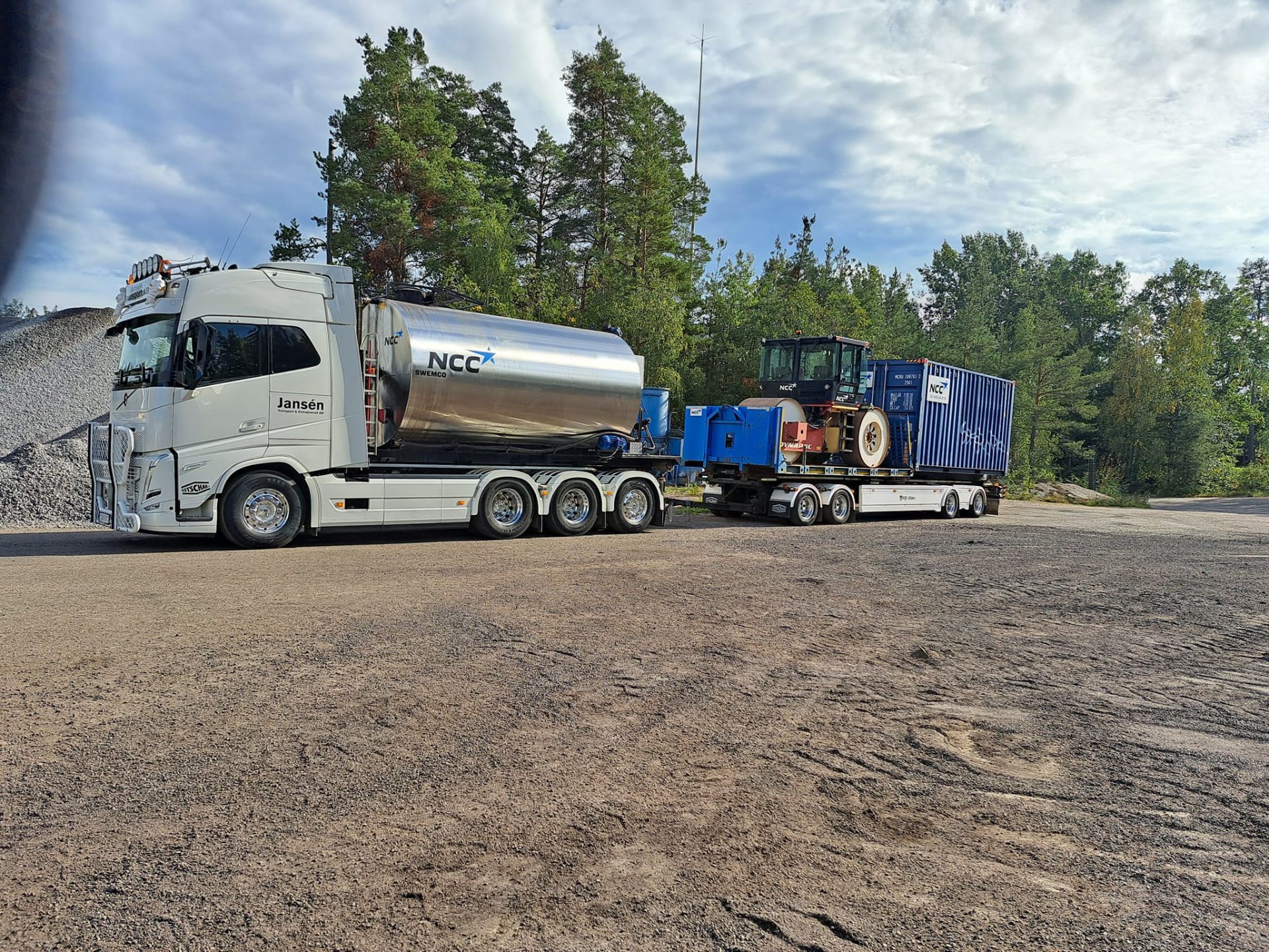 Volvo dragbil med NCC SwemCo-tank