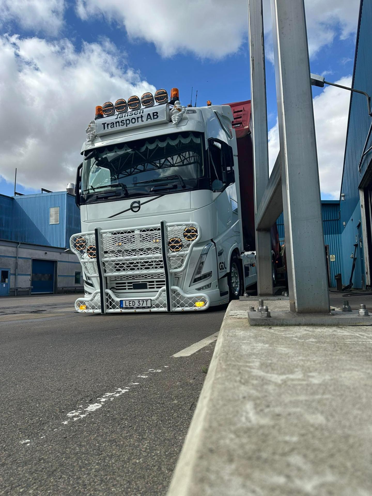 Volvo FH framifrån